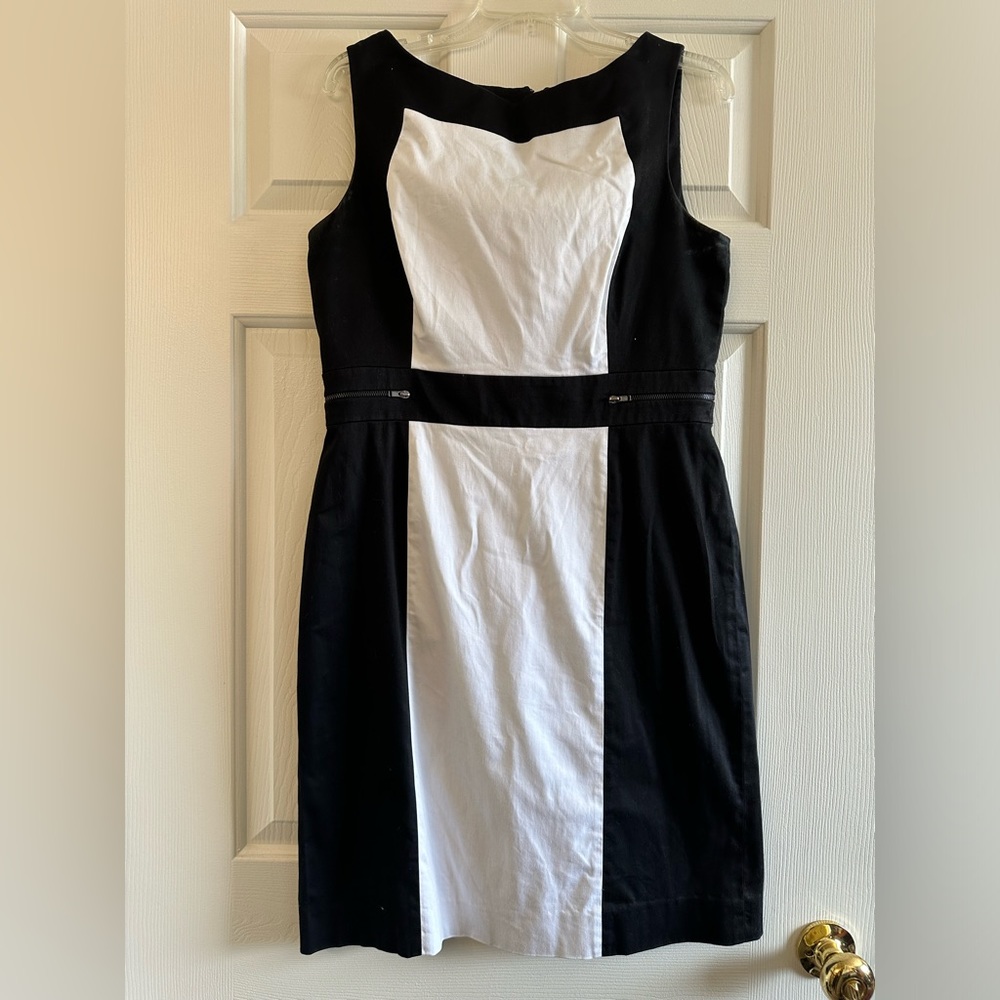 Tahari Sleeveless Dress- Great for work!